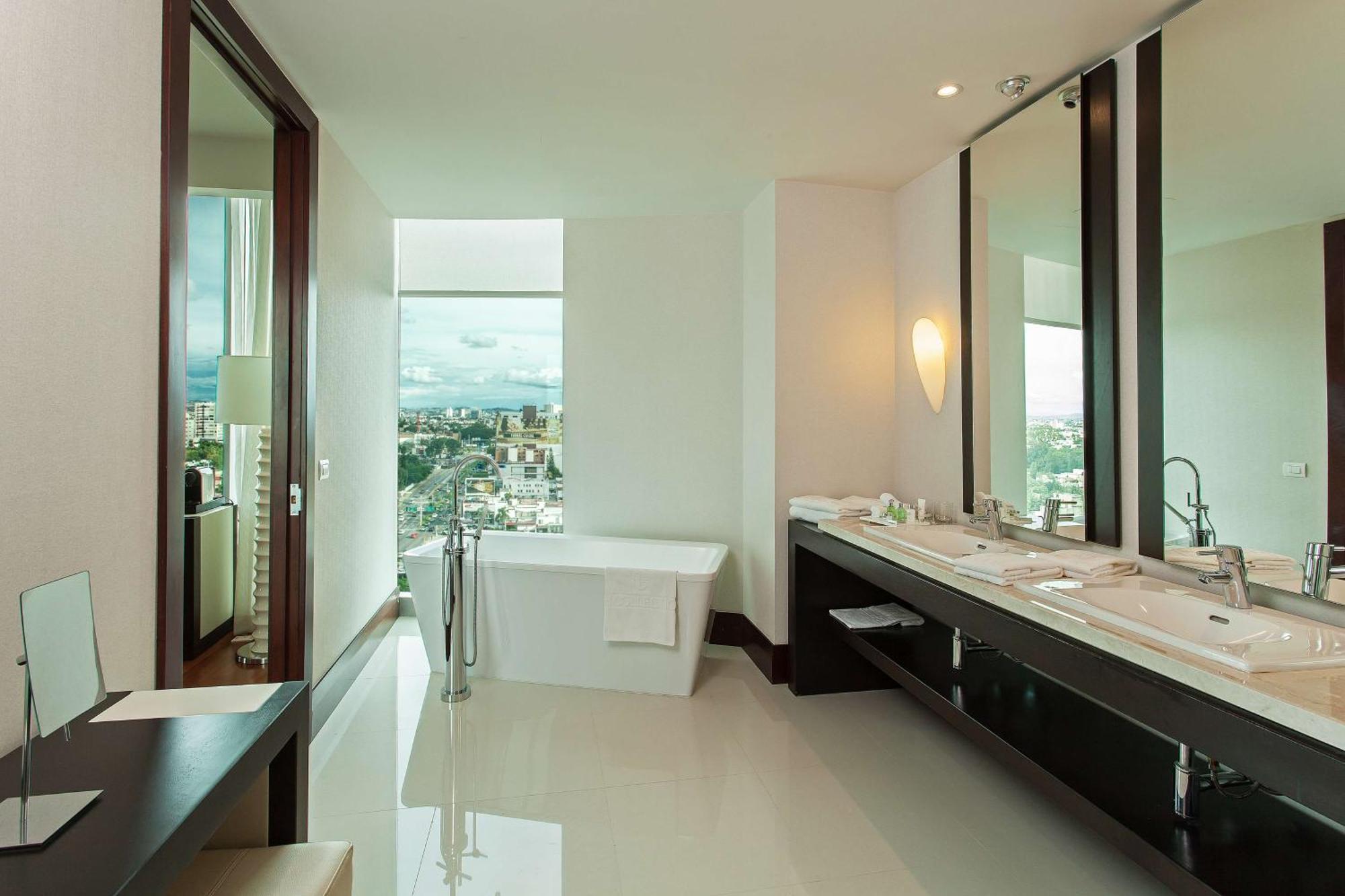 Nh Collection Guadalajara Providencia Hotel Bagian luar foto