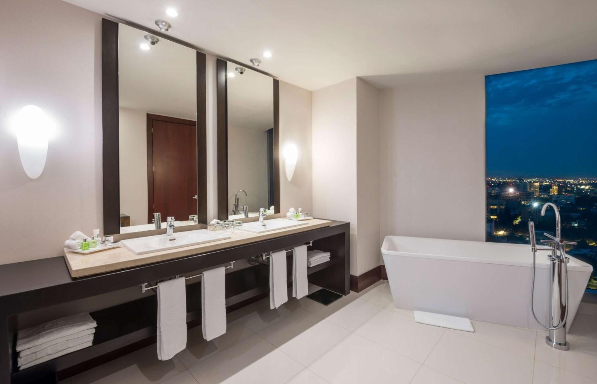 Nh Collection Guadalajara Providencia Hotel Bagian luar foto